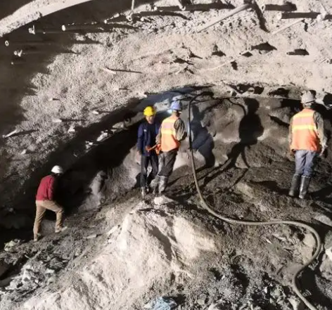 福鼎隧道拱顶带模注浆料，微膨胀注浆料的特点及施工工艺